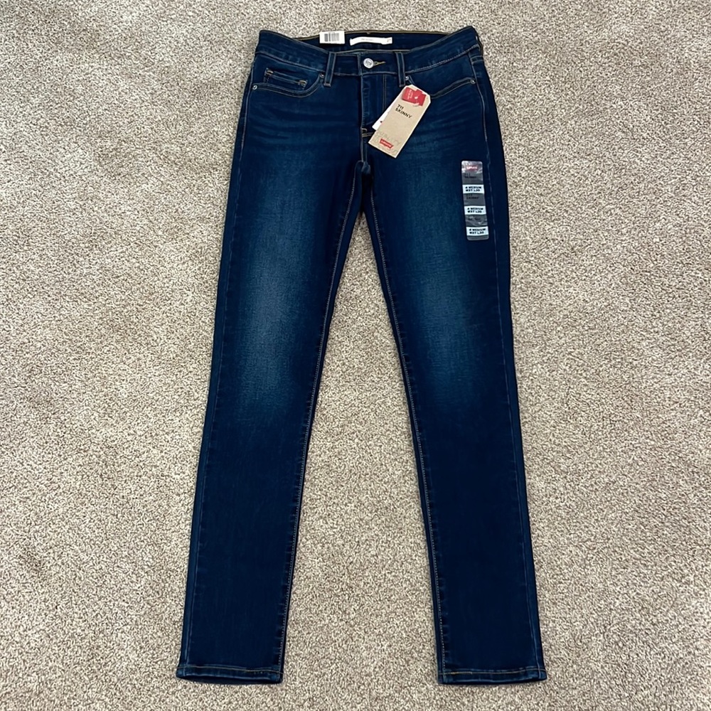 Levi skinny jeans, size 27, new with tags
